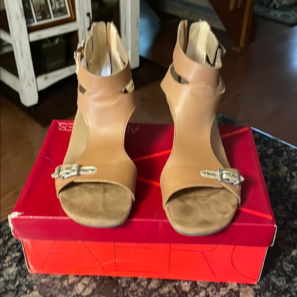 Aerosoles Tan Women's Sandals